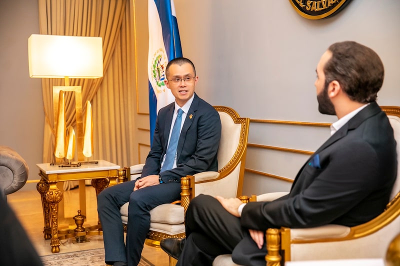 Changpeng Zhao, fundador y CEO de Binance, en reunión con el presidente de El Salvador, Nayib Bukele, el 24 de marzo. Foto: @nayibbukele Changpeng Zhao, fundador y CEO de Binance, en reunión con el presidente de El Salvador, Nayib Bukele, el 24 de marzo. Foto: @nayibbukele