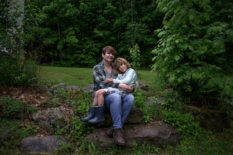 Segundo pesquisa, mães que conseguiram permanecer empregadas durante a pandemia ainda não se sentem tão prontas para voltar aos escritórios Segundo pesquisa, mães que conseguiram permanecer empregadas durante a pandemia ainda não se sentem tão prontas para voltar aos escritórios