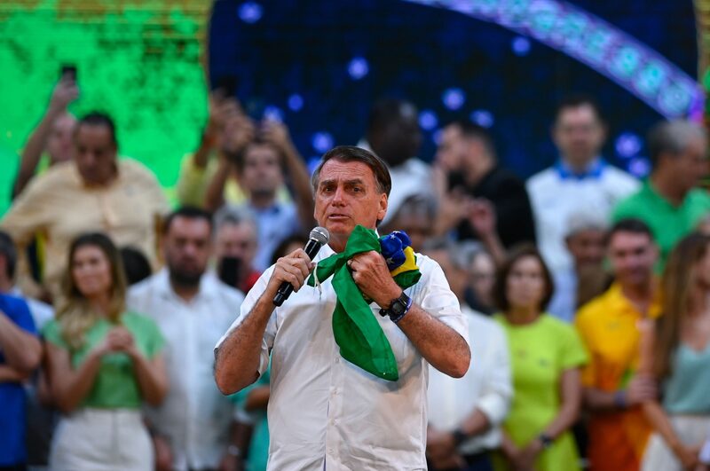 Juristas, empresários e outros profissionais assinaram, em conjunto, uma carta em defesa da democracia e do sistema eleitoral brasileiro Juristas, empresários e outros profissionais assinaram, em conjunto, uma carta em defesa da democracia e do sistema eleitoral brasileiro