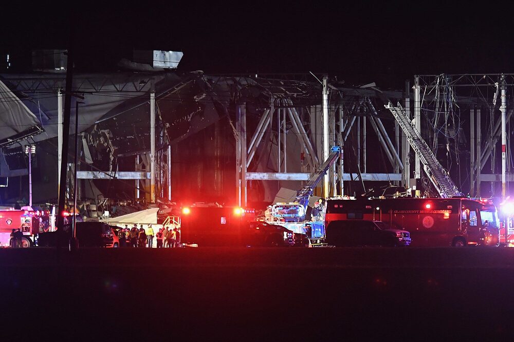 Un tornado golpea el almacén de Amazon en Edwardsville, Illinois. Un tornado golpea el almacén de Amazon en Edwardsville, Illinois.