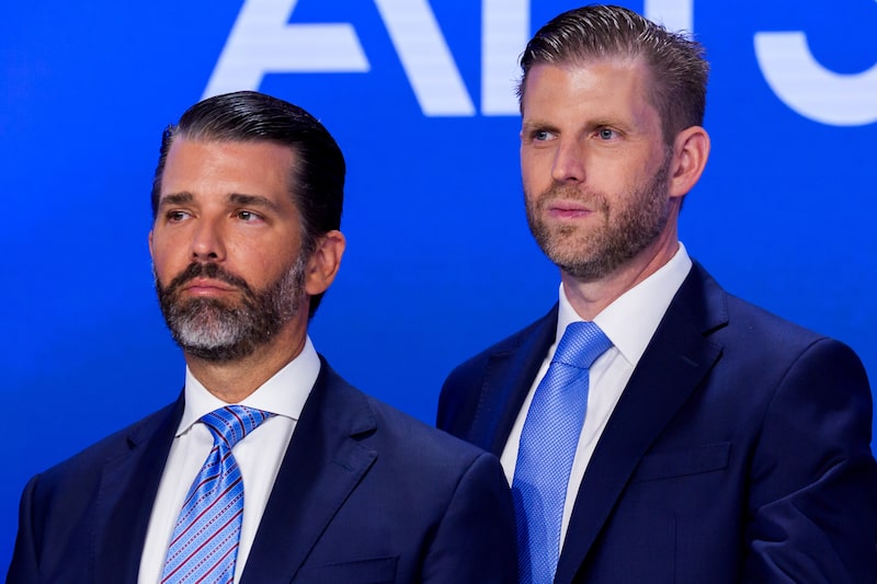 World Liberty Financial y ALT5 Sigma hacen sonar la campana de apertura del NasdaqDonald Trump Jr., a la izquierda, y Eric Trump. Fotógrafo: Adam Gray/Bloomberg World Liberty Financial y ALT5 Sigma hacen sonar la campana de apertura del NasdaqDonald Trump Jr., a la izquierda, y Eric Trump. Fotógrafo: Adam Gray/Bloomberg