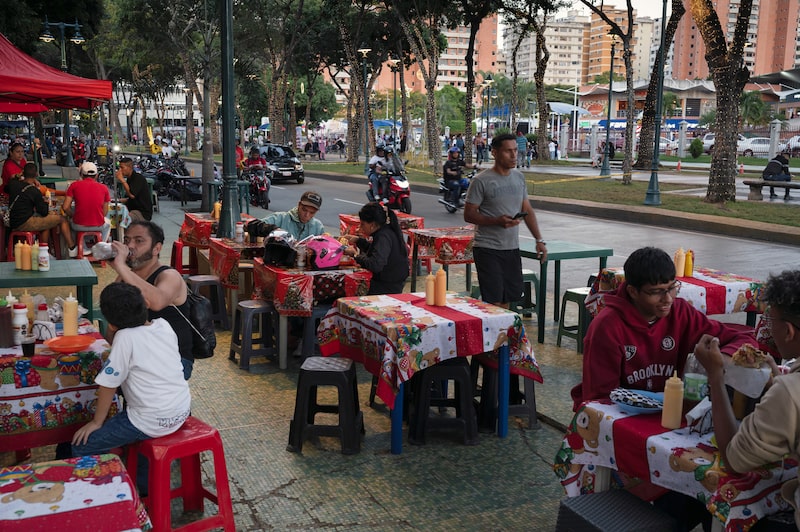 Venezuela aumentará salarios del sector público golpeados por la rápida inflación Venezuela aumentará salarios del sector público golpeados por la rápida inflación