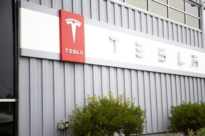 Logo de Tesla Inc. Fotógrafo: Nina Riggio/Bloomberg