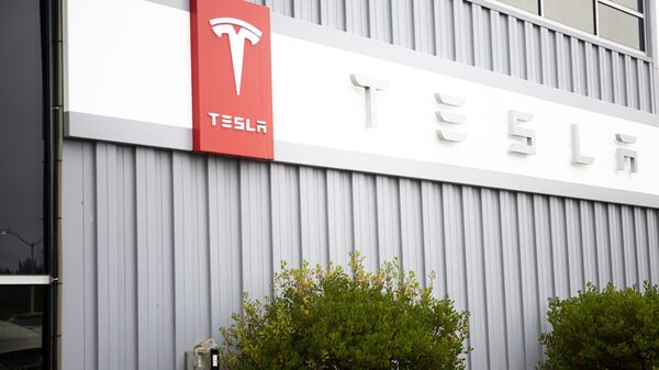 Ex trabajadores demandan a Tesla por despidos sin notificación previa Ex trabajadores demandan a Tesla por despidos sin notificación previa