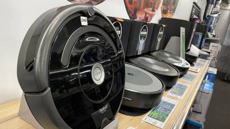 Las aspiradoras Roomba de iRobot se exhiben en la tienda Best Buy el 19 de enero de 2024 en San Rafael, California. Las aspiradoras Roomba de iRobot se exhiben en la tienda Best Buy el 19 de enero de 2024 en San Rafael, California.