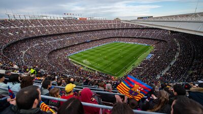 Atrasos no Camp Nou levam Barcelona a renegociar metas com investidores Atrasos no Camp Nou levam Barcelona a renegociar metas com investidores