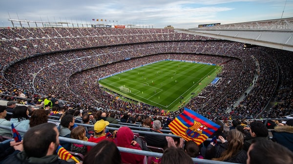 Atrasos no Camp Nou levam Barcelona a renegociar metas com investidores Atrasos no Camp Nou levam Barcelona a renegociar metas com investidores