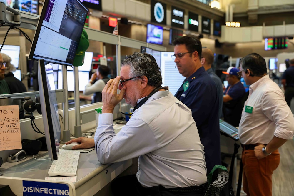 Traders work on the floor of the American Stock Exchange (AMEX) at the New York Stock Exchange (NYSE) in New York, US, on Monday, Aug. 24, 2026. Wall Street kicked off the week on a cautious note, with a rout in chipmakers outweighing an oil decline as traders parsed Treasury Secretary Scott Bessents plan to isolate Iran from the global economy. Photographer: Michael Nagle/Bloomberg Traders work on the floor of the American Stock Exchange (AMEX) at the New York Stock Exchange (NYSE) in New York, US, on Monday, Aug. 24, 2026. Wall Street kicked off the week on a cautious note, with a rout in chipmakers outweighing an oil decline as traders parsed Treasury Secretary Scott Bessents plan to isolate Iran from the global economy. Photographer: Michael Nagle/Bloomberg