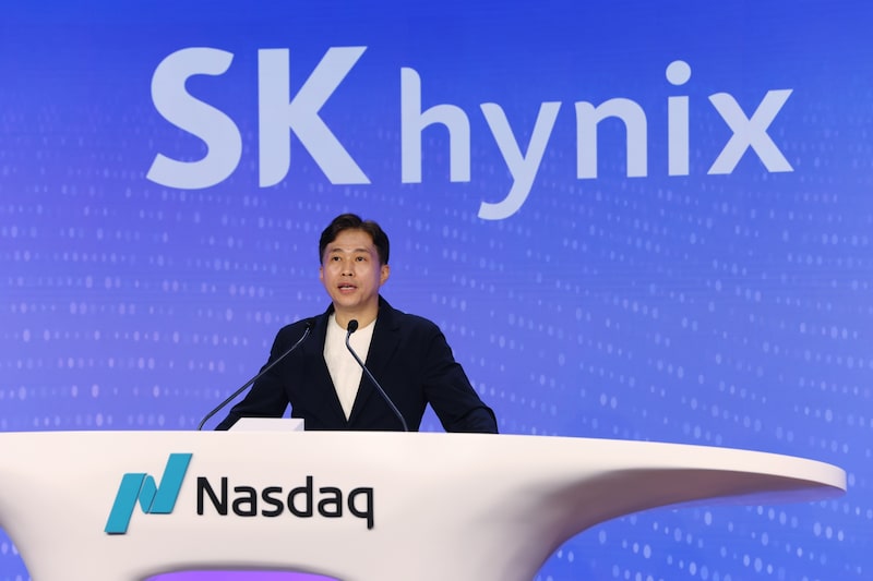 Kwak Noh-jung, director ejecutivo de SK Hynix, durante la oferta pública inicial (OPI) de la empresa en el Nasdaq MarketSite de Nueva York, el 10 de julio. Foto: Bloomberg Kwak Noh-jung, director ejecutivo de SK Hynix, durante la oferta pública inicial (OPI) de la empresa en el Nasdaq MarketSite de Nueva York, el 10 de julio. Foto: Bloomberg