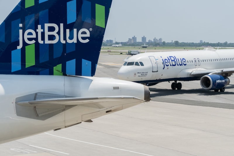 Las acciones de JetBlue subieron hasta un 23% hasta las 12:02 p.m. en Nueva York, la mayor ganancia intradía desde noviembre de 2020. Las acciones de JetBlue subieron hasta un 23% hasta las 12:02 p.m. en Nueva York, la mayor ganancia intradía desde noviembre de 2020.