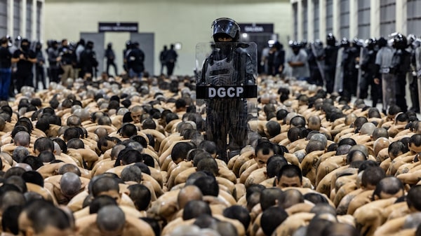 La mano dura de El Salvador contra el crimen se populariza en América Latina La mano dura de El Salvador contra el crimen se populariza en América Latina