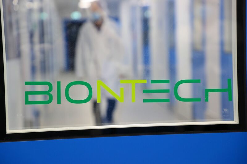 Os acionistas da CureVac possuirão entre 4% e 6% da BioNTech após o fechamento do negócio. (Foto: Alex Kraus/Bloomberg) Os acionistas da CureVac possuirão entre 4% e 6% da BioNTech após o fechamento do negócio. (Foto: Alex Kraus/Bloomberg)