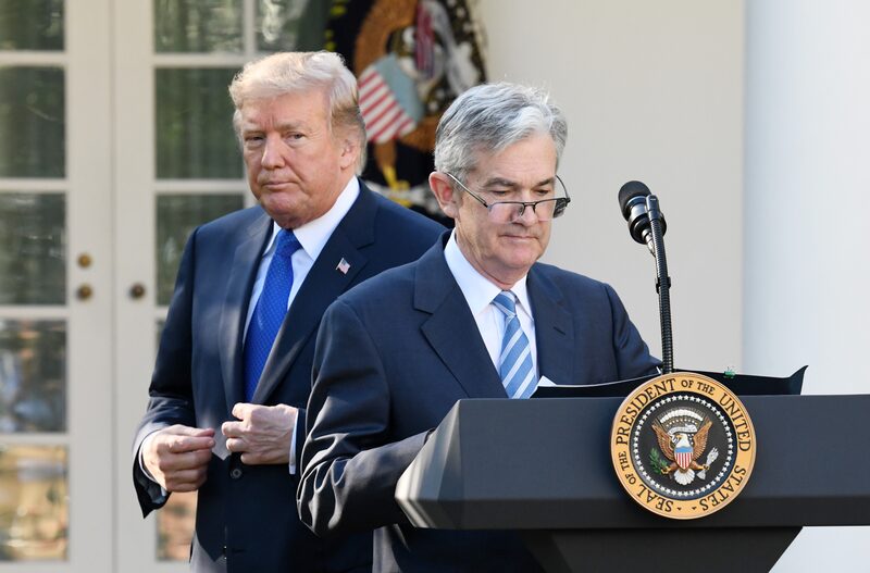 Trump e o presidente do Fed, Jerome Powell, em foto de 2017, no primeiro mandato do republicano (Foto: Olivier Douliery/Bloomberg) Trump e o presidente do Fed, Jerome Powell, em foto de 2017, no primeiro mandato do republicano (Foto: Olivier Douliery/Bloomberg)