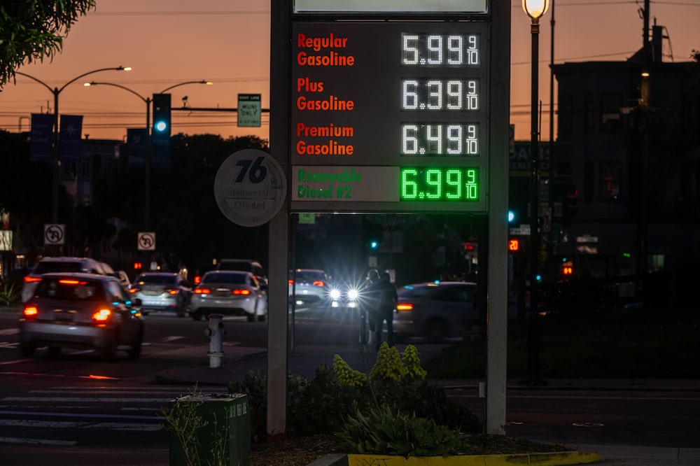 Los precios del combustible en San Francisco. En el estado, ya han superado los US$7 por galón de media. Fotógrafo: David Paul Morris/Bloomberg Los precios del combustible en San Francisco. En el estado, ya han superado los US$7 por galón de media. Fotógrafo: David Paul Morris/Bloomberg