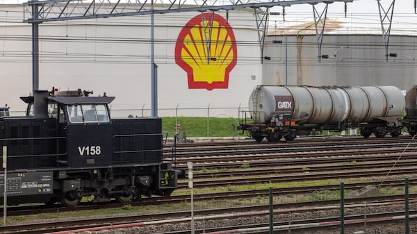 Biden crítica las ganancias de las petroleras, como Shell, y pide bajar precios Biden crítica las ganancias de las petroleras, como Shell, y pide bajar precios