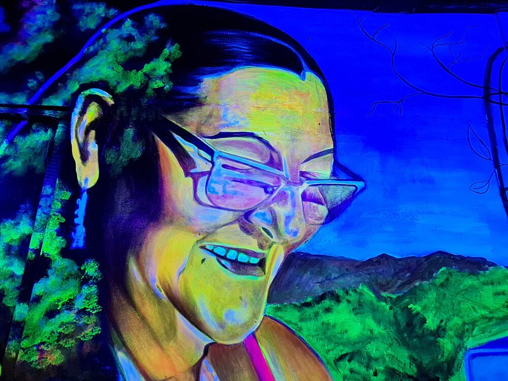 Mural de una de las experiencias dentro de la comuna 13 de Medellín, Colombia. Mural de una de las experiencias dentro de la comuna 13 de Medellín, Colombia.