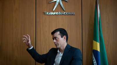 Além do dólar: Tesouro avalia emitir ‘panda bonds’ para diversificar, diz Ceron Além do dólar: Tesouro avalia emitir ‘panda bonds’ para diversificar, diz Ceron