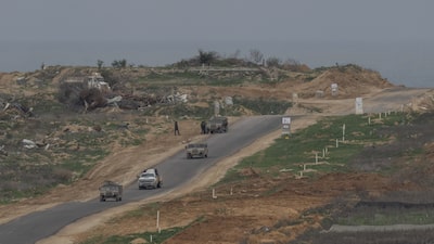 Israel retira tropas do cinturão de Gaza, mas futuro do conflito segue incerto Israel retira tropas do cinturão de Gaza, mas futuro do conflito segue incerto