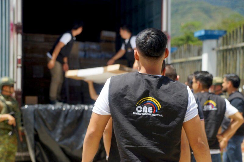 Distribución de paquetes electorales para el Referéndum y Consulta 2025, el 6 de noviembre de 2025. Distribución de paquetes electorales para el Referéndum y Consulta 2025, el 6 de noviembre de 2025.