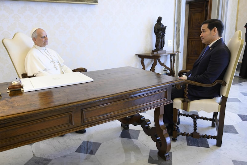 El papa León XIV se reúne con el secretario de Estado de EE.UU., Marco Rubio, durante una audiencia celebrada en el Palacio Apostólico de la Ciudad del Vaticano el 7 de mayo. Fotógrafo: Simone Risoluti/Vatican Media/Getty Images El papa León XIV se reúne con el secretario de Estado de EE.UU., Marco Rubio, durante una audiencia celebrada en el Palacio Apostólico de la Ciudad del Vaticano el 7 de mayo. Fotógrafo: Simone Risoluti/Vatican Media/Getty Images