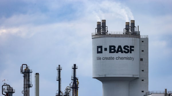 BASF busca bancos para listagem de divisão de agroquímicos, dizem fontes BASF busca bancos para listagem de divisão de agroquímicos, dizem fontes