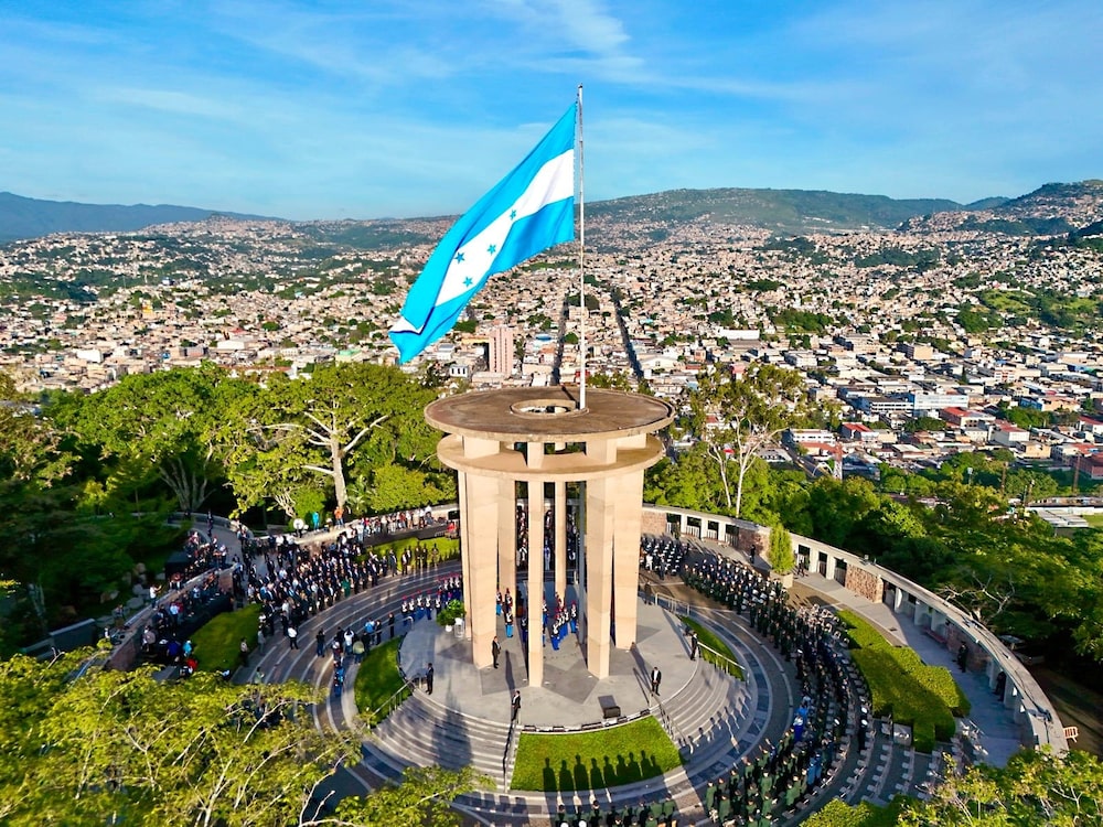 S&P revisa la perspectiva de Honduras a negativa por menor flexibilidad monetaria. S&P revisa la perspectiva de Honduras a negativa por menor flexibilidad monetaria.