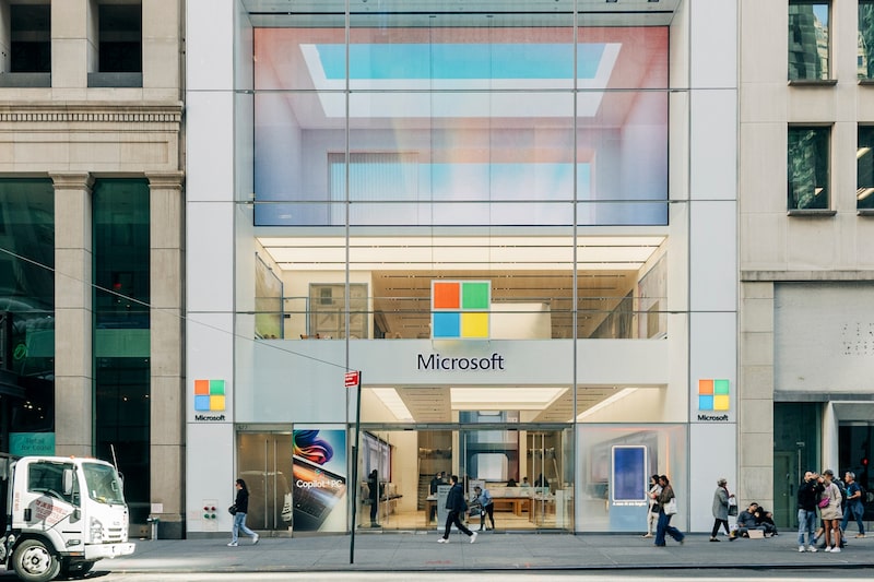 Un portavoz dijo que era el primer aumento de precio para el paquete de software, lanzado como Office 365, pero ahora llamado Microsoft 365, en 12 años. Un portavoz dijo que era el primer aumento de precio para el paquete de software, lanzado como Office 365, pero ahora llamado Microsoft 365, en 12 años.