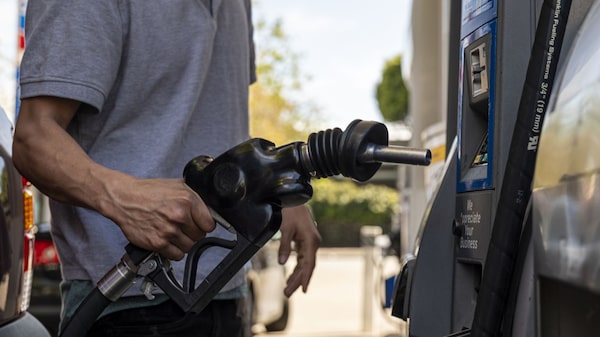 Imparable alza a precios de gasolinas se suma a un aumento en el costo del pasaje Imparable alza a precios de gasolinas se suma a un aumento en el costo del pasaje