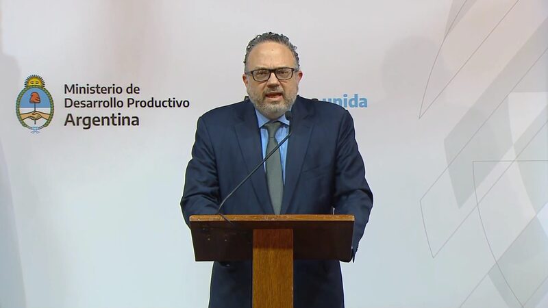 El funcionario brindó una conferencia de prensa tras reunión con empresarios del sector alimenticio El funcionario brindó una conferencia de prensa tras reunión con empresarios del sector alimenticio