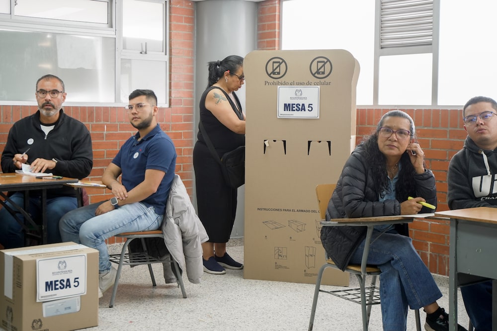A voter casts a ballot at a polling station in Bogota, Colombia, on Sunday, May 31, 2026. Colombians are voting in presidential elections in which the economic model, counter-narcotics policies and relations with Washington are all at stake. Photographer: Santiago Mesa/Bloomberg A voter casts a ballot at a polling station in Bogota, Colombia, on Sunday, May 31, 2026. Colombians are voting in presidential elections in which the economic model, counter-narcotics policies and relations with Washington are all at stake. Photographer: Santiago Mesa/Bloomberg