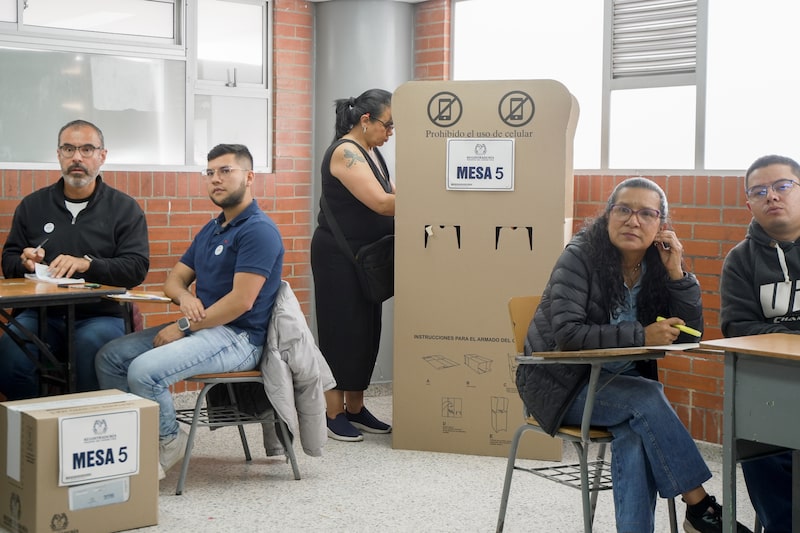 A voter casts a ballot at a polling station in Bogota, Colombia, on Sunday, May 31, 2026. Colombians are voting in presidential elections in which the economic model, counter-narcotics policies and relations with Washington are all at stake. Photographer: Santiago Mesa/Bloomberg A voter casts a ballot at a polling station in Bogota, Colombia, on Sunday, May 31, 2026. Colombians are voting in presidential elections in which the economic model, counter-narcotics policies and relations with Washington are all at stake. Photographer: Santiago Mesa/Bloomberg