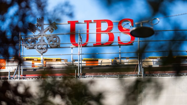 UBS obtiene beneficios por encima de expectativas y anuncia recompra de US$3.000 millones UBS obtiene beneficios por encima de expectativas y anuncia recompra de US$3.000 millones