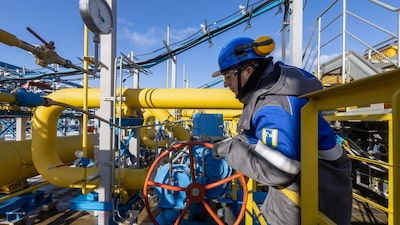 El petróleo cae por aumento de producción de OPEP+ e incertidumbre sobre suministro ruso El petróleo cae por aumento de producción de OPEP+ e incertidumbre sobre suministro ruso