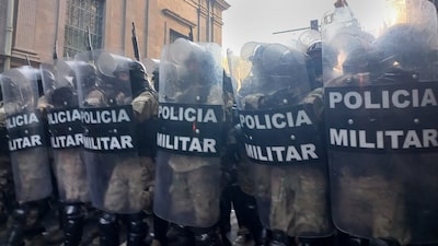 Bolivia intensifica el operativo para desbloquear rutas y crece la tensión política y social Bolivia intensifica el operativo para desbloquear rutas y crece la tensión política y social