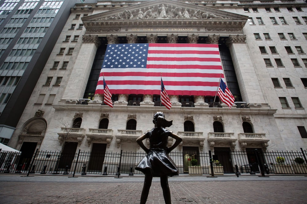 La estatua de Fearless Girl frente a la Bolsa de Nueva York (NYSE) en Nueva York, EE.UU., el lunes 30 de marzo de 2020. Alrededor de 37.500 personas han dado positivo por el coronavirus en la ciudad de Nueva York, dijeron las autoridades el lunes, alrededor de 3.700 más que un día antes. La estatua de Fearless Girl frente a la Bolsa de Nueva York (NYSE) en Nueva York, EE.UU., el lunes 30 de marzo de 2020. Alrededor de 37.500 personas han dado positivo por el coronavirus en la ciudad de Nueva York, dijeron las autoridades el lunes, alrededor de 3.700 más que un día antes.