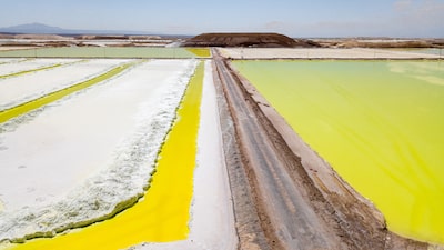SQM registra ventas récord y eleva previsión de demanda de litio a más de 2,1 millones de toneladas SQM registra ventas récord y eleva previsión de demanda de litio a más de 2,1 millones de toneladas