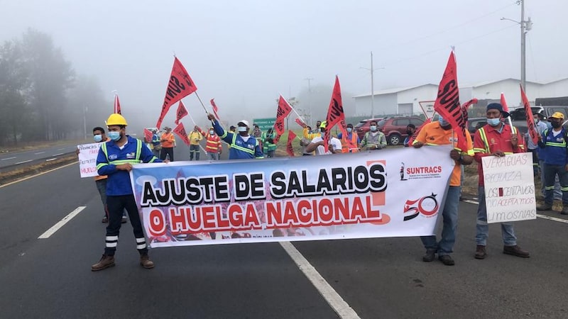 Desde tempranas horas de este viernes trabajadores de la construcción bloqueaban distintas calles del país. Desde tempranas horas de este viernes trabajadores de la construcción bloqueaban distintas calles del país.