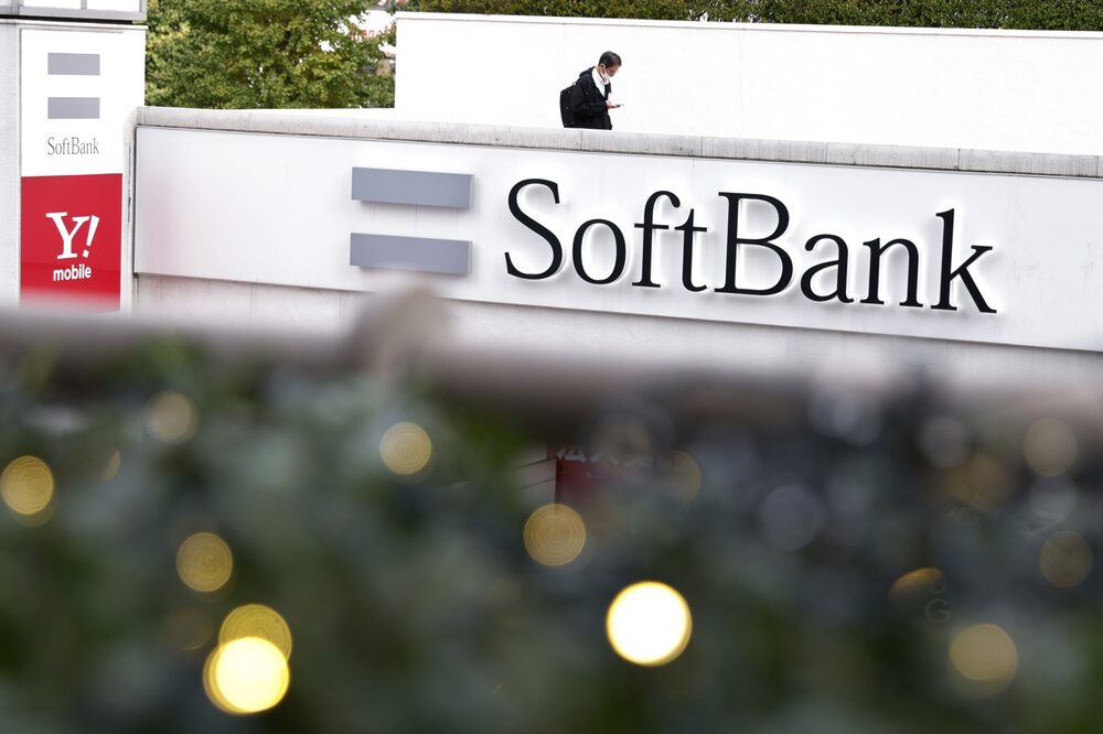 SoftBank Stores Ahead of Group Earnings SoftBank Stores Ahead of Group Earnings