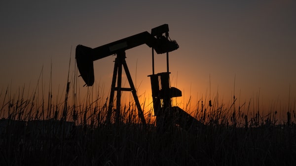 El petróleo supera los US$100 por primera vez en cuatro años por la guerra en Medio Oriente El petróleo supera los US$100 por primera vez en cuatro años por la guerra en Medio Oriente