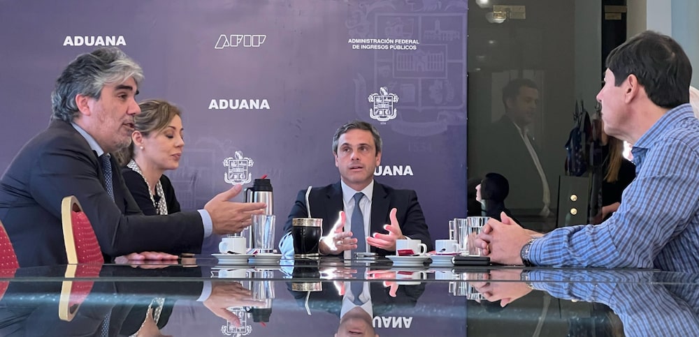 Autoridades del Gobierno recibieron a Rucci y los dirigentes del sindicato petrolero Autoridades del Gobierno recibieron a Rucci y los dirigentes del sindicato petrolero