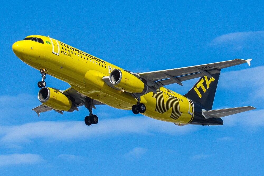 As empresas de leasing de aeronaves foram afetadas pela pandemia com o excesso de estoque, reflexo do fechamento de fronteiras, redução de voos e freio nos projetos de companhias estreantes. Segundo a Anac, o país pode ganhar três novas companhias aéreas, que aguardam completar a tramitação de seus pedidos. As empresas de leasing de aeronaves foram afetadas pela pandemia com o excesso de estoque, reflexo do fechamento de fronteiras, redução de voos e freio nos projetos de companhias estreantes. Segundo a Anac, o país pode ganhar três novas companhias aéreas, que aguardam completar a tramitação de seus pedidos.