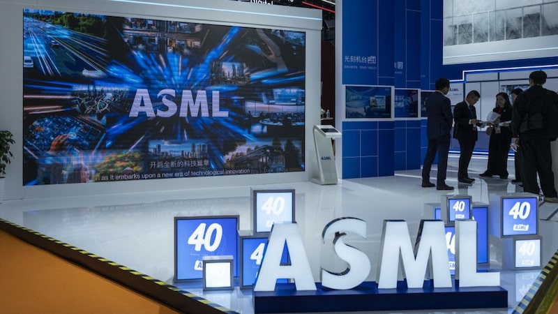 ASML registra su mayor alza desde 2020: la IA está impulsando las ventas de sus máquinas. ASML registra su mayor alza desde 2020: la IA está impulsando las ventas de sus máquinas.