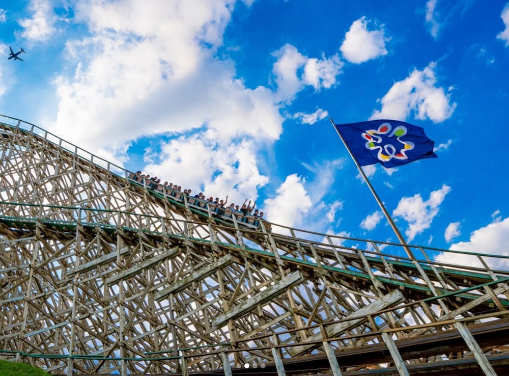 Montezuma, considerada a segunda maior montanha russa do mundo, de madeira, e a maior da América do Sul, segundo o Hopi Hari, que planeja comprar novos brinquedos Montezuma, considerada a segunda maior montanha russa do mundo, de madeira, e a maior da América do Sul, segundo o Hopi Hari, que planeja comprar novos brinquedos