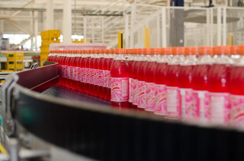 Postobón niega que se haya vendido la compañía y estudia alianzas estratégicas. Postobón niega que se haya vendido la compañía y estudia alianzas estratégicas.