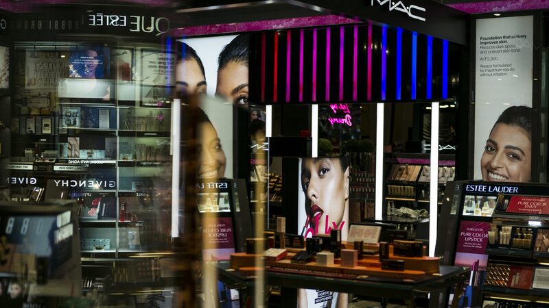 Dona da Clinique e da MAC, Estée Lauder vê queda em vendas e cortará até 7.000 vagas Dona da Clinique e da MAC, Estée Lauder vê queda em vendas e cortará até 7.000 vagas