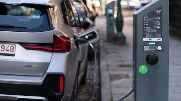 Adeus, gasolina: alta de combustíveis provoca salto nas vendas de elétricos na Europa Adeus, gasolina: alta de combustíveis provoca salto nas vendas de elétricos na Europa