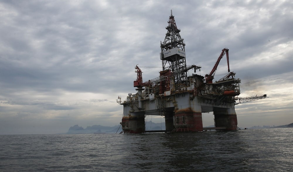 Una plataforma de perforación en aguas profundas para la petrolera nacional de Brasil. Una plataforma de perforación en aguas profundas para la petrolera nacional de Brasil.