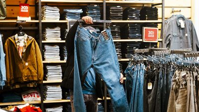 De parceria com Nike ao jeans clássico: o plano da Levi’s para driblar as tarifas De parceria com Nike ao jeans clássico: o plano da Levi’s para driblar as tarifas