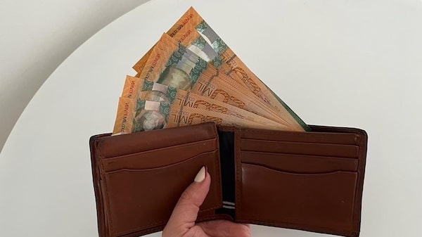 Créditos y microcréditos ticos tendrán nuevas tasas anuales máximas de interés Créditos y microcréditos ticos tendrán nuevas tasas anuales máximas de interés