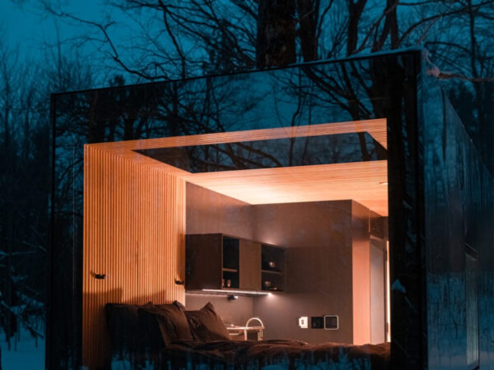 Cubos con espejo que reflejan lo natural. Cubos con espejo que reflejan lo natural.